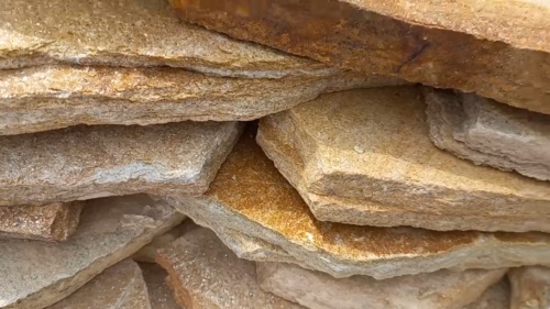 Плитняк златолит жёлтый золотистый для отмостки купить в Омске