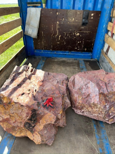 Ландшафтные глыбы красно-фиолетовые 200-1000 килограмм купить в Омске