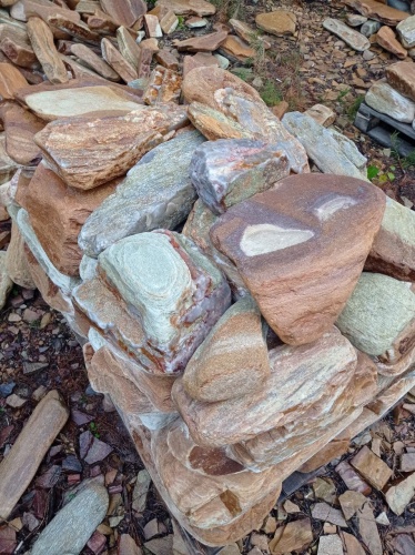 Златолит жёлтый, жёлто-зелёный глыбки и валуны для ланшафтного дизайна купить в Омске