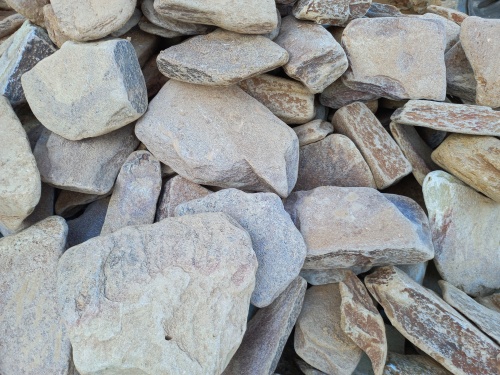 Златолит жёлтый, жёлто-зелёный глыбки и валуны для ланшафтного дизайна купить в Омске