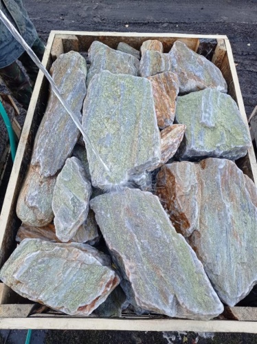 Златолит жёлтый, жёлто-зелёный глыбки и валуны для ланшафтного дизайна купить в Омске