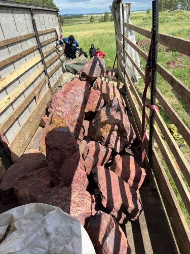 Ландшафтные глыбы красно-фиолетовые 200-1000 килограмм купить в Омске