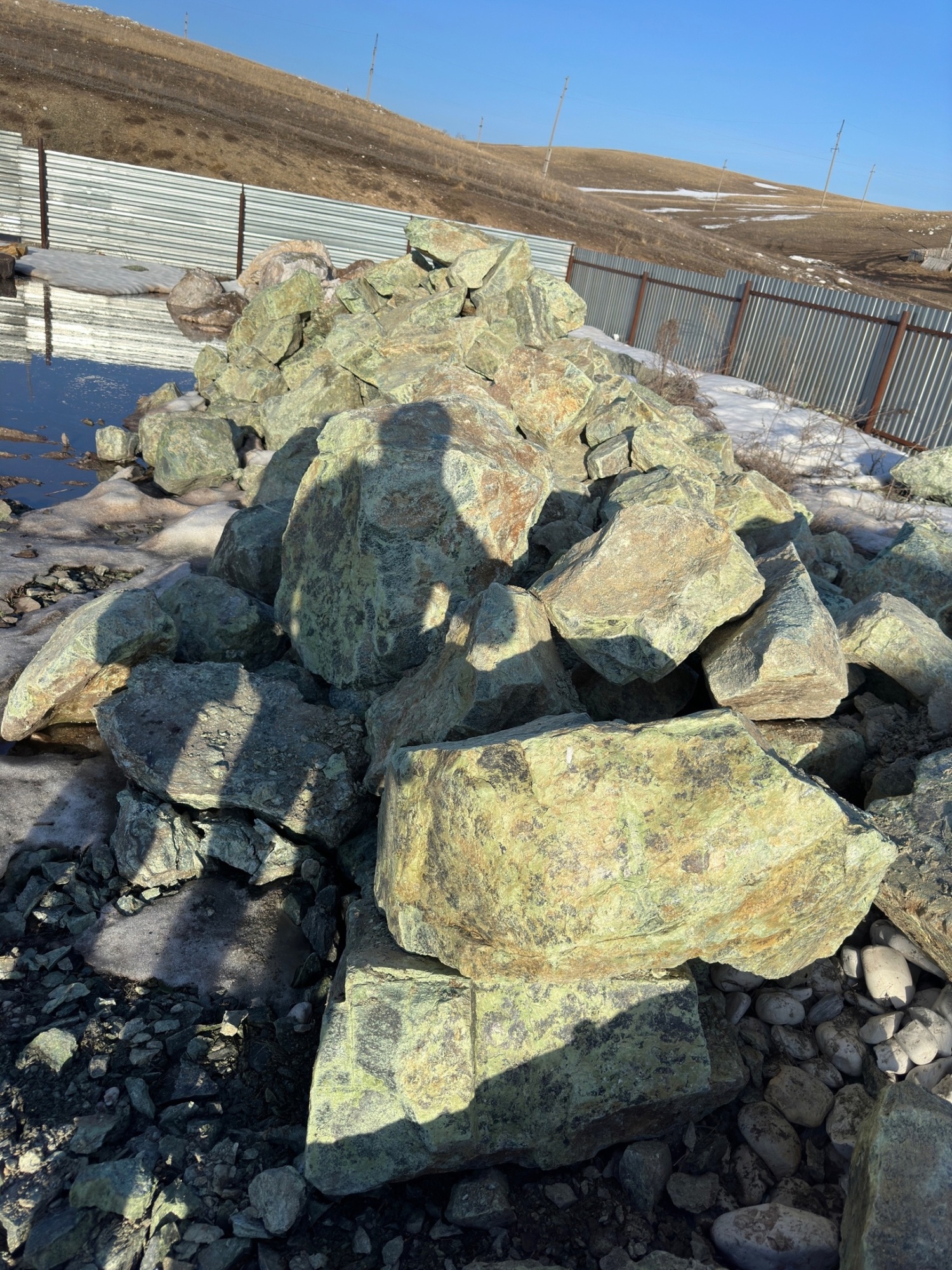 Камни для ландшафтного дизайна зелёные 10-60 килограмм купить в Омске