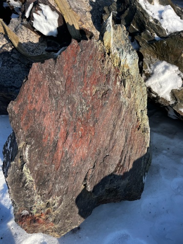 Ландшафтные глыбы красно-фиолетовые 200-1000 килограмм купить в Омске