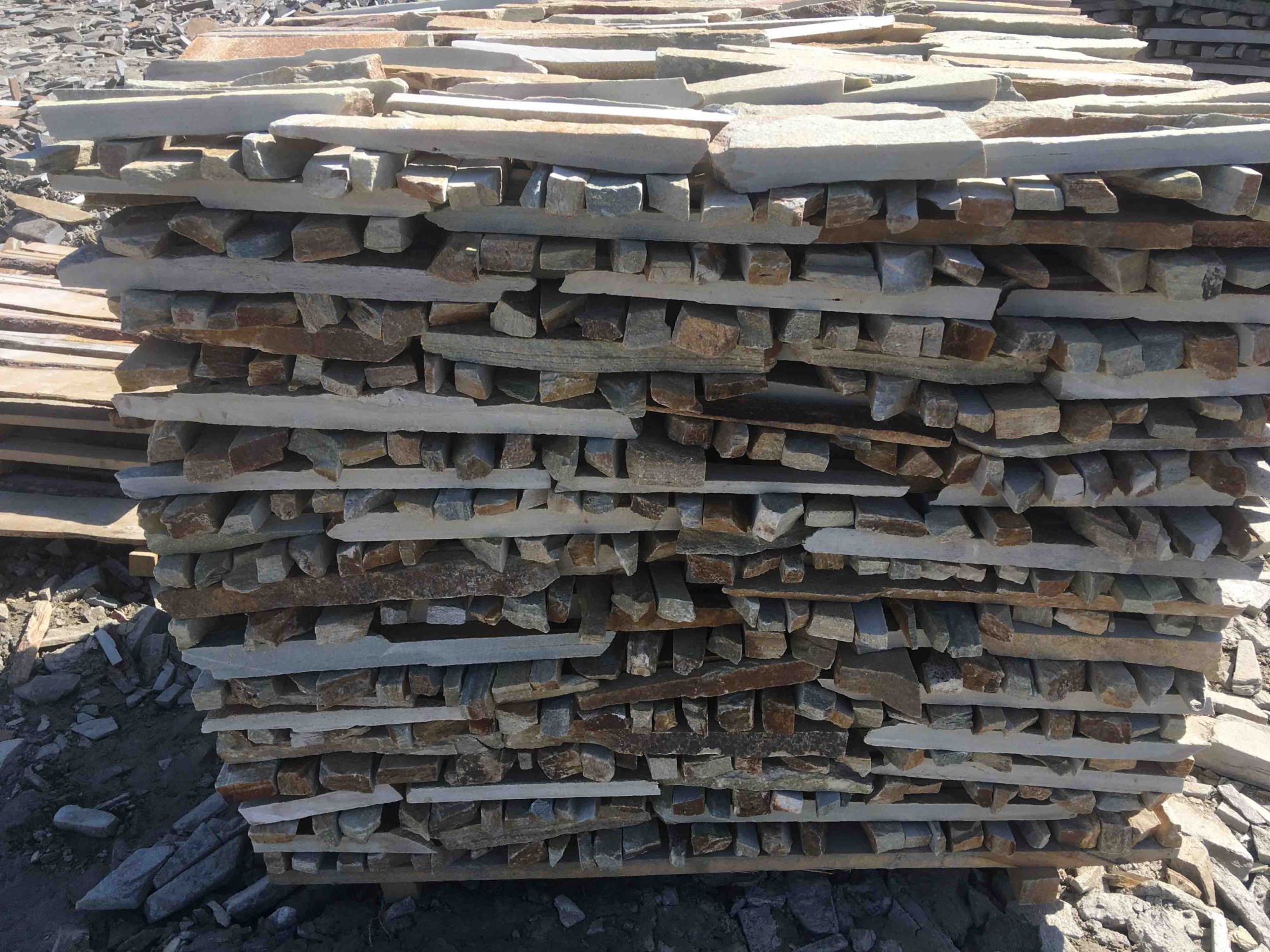 Горбушка златолит золотистый для облицовки купить в Омске