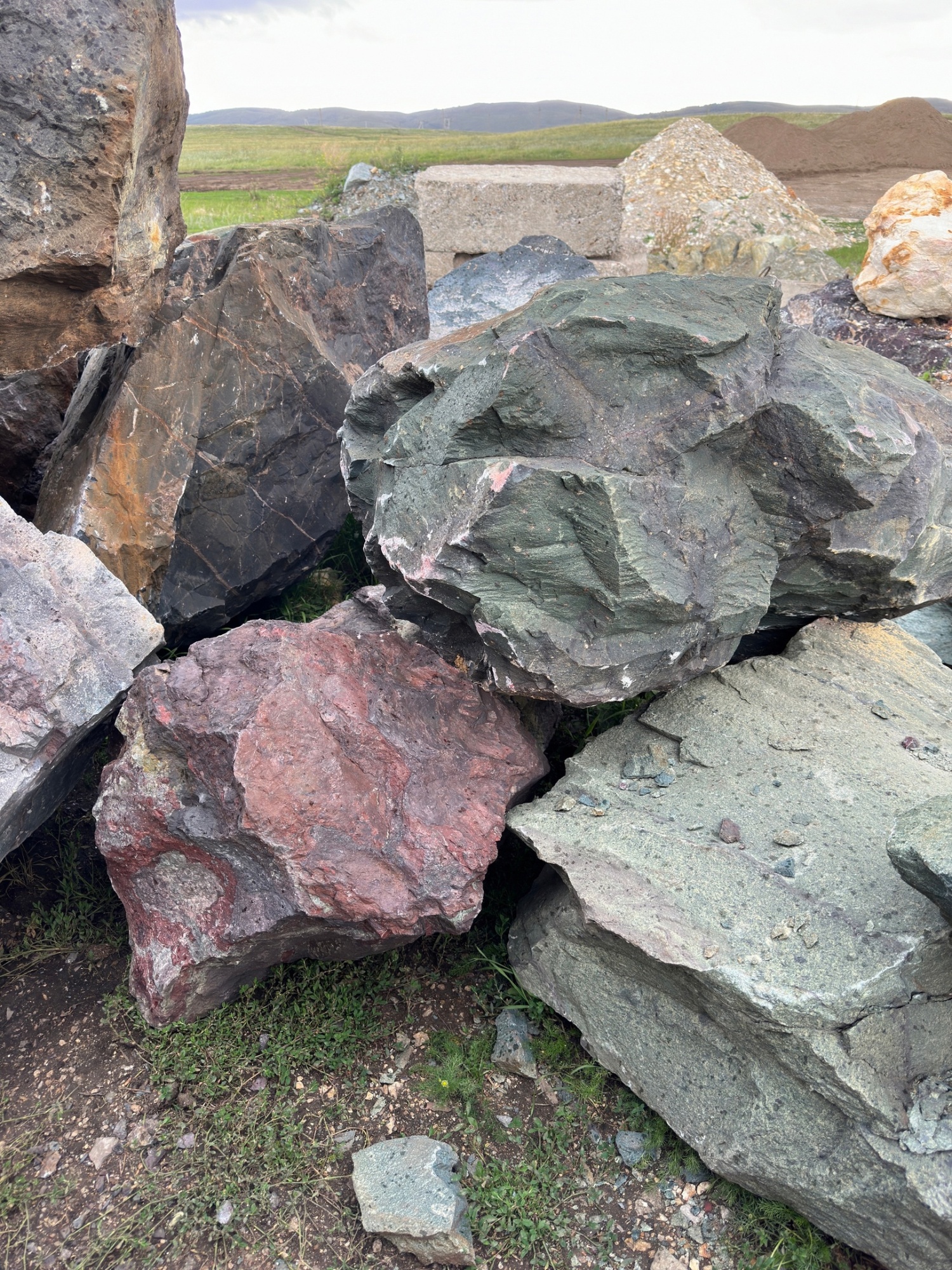 Камни для ландшафтного дизайна зелёные 10-60 килограмм купить в Омске