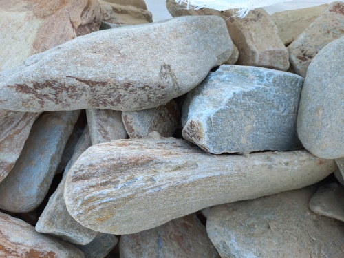 Златолит жёлтый, жёлто-зелёный глыбки и валуны для ланшафтного дизайна купить в Омске