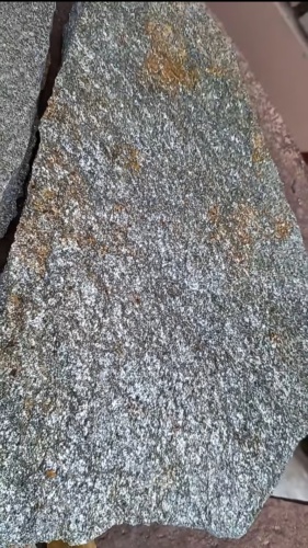 Плитняк златолит серебристый для цоколя, отмостки купить в Омске