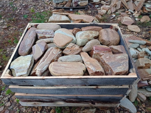 Златолит жёлтый, жёлто-зелёный глыбки и валуны для ланшафтного дизайна купить в Омске