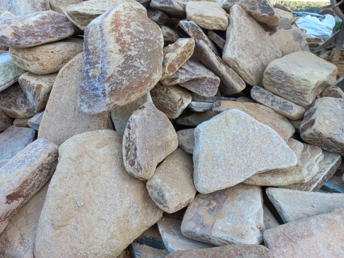 Златолит жёлтый, жёлто-зелёный глыбки и валуны для ланшафтного дизайна купить в Омске