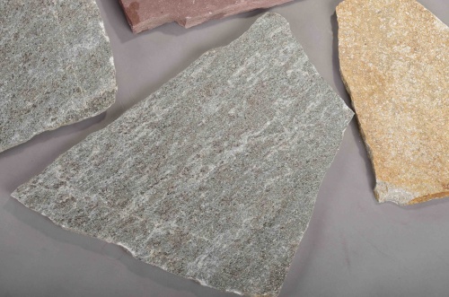 Плитняк златолит Уральский для цоколя, отмостки купить в Омске