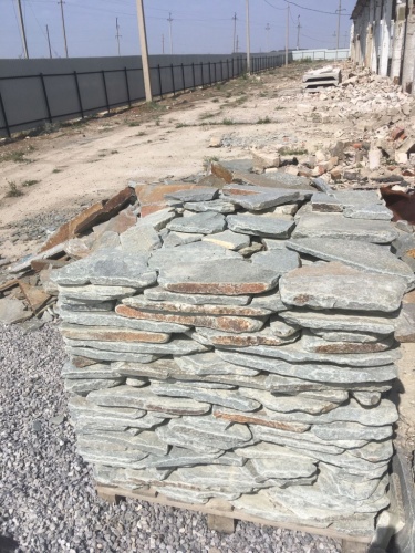 Златолит серебристый галтованный для лестниц купить в Омске