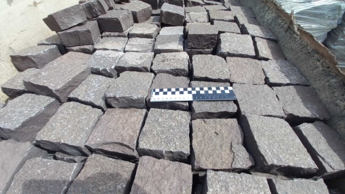 Лемезит колотая брусчатка 10 * 10 см. для парковки купить в Омске