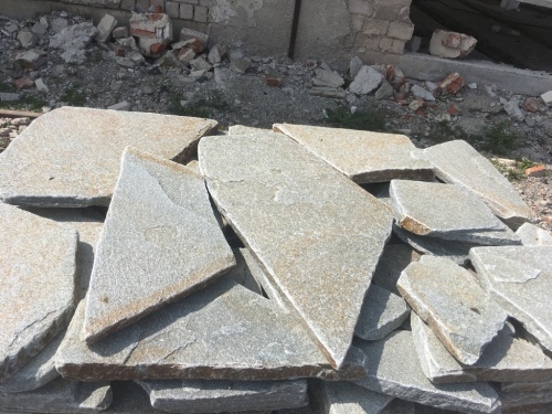 Златолит серебристый галтованный для лестниц купить в Омске