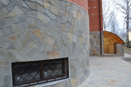 Плитняк златолит Уральский для цоколя, отмостки купить в Омске